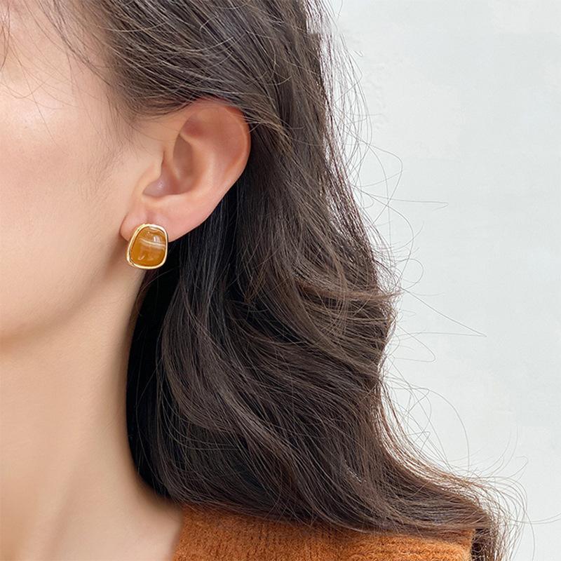 Янтарные серьги-гвоздики неправильной формы, женские нишевые серьги, простые серьги Майяра