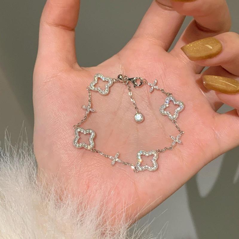 Light Luxury Retro Hollow Inlaid Four-Leaf Clover Bracelet Two-Color Super Flash Texture High-End Celebrity Hand Jewelry