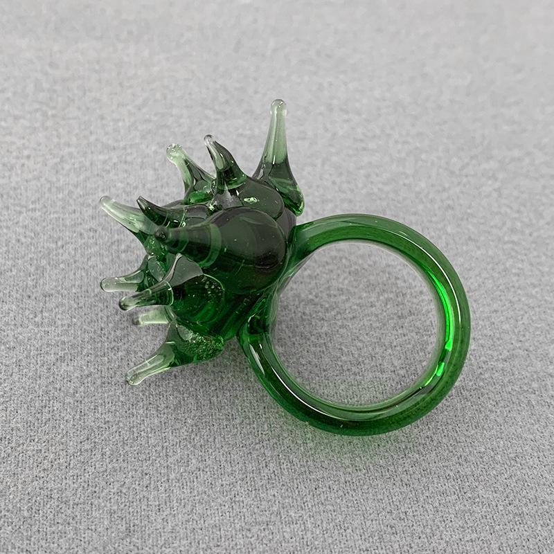 Изысканное многоцветное кольцо из муранского стекла в виде морского ежа