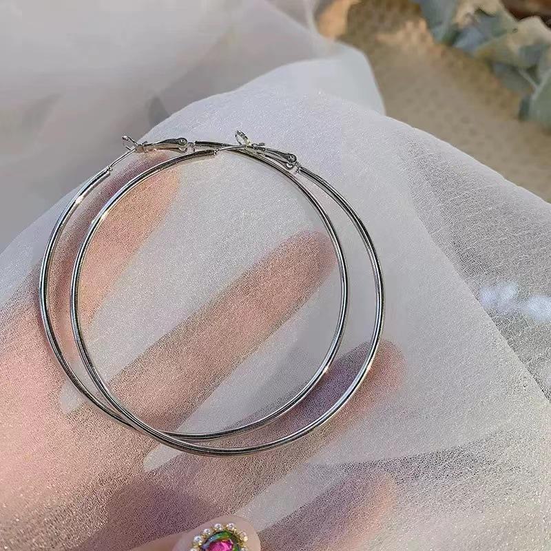 "Exaggerated European and American Large Circle Earrings for Women – Light Luxury, Elegant, and Fashionable Jewelry"
