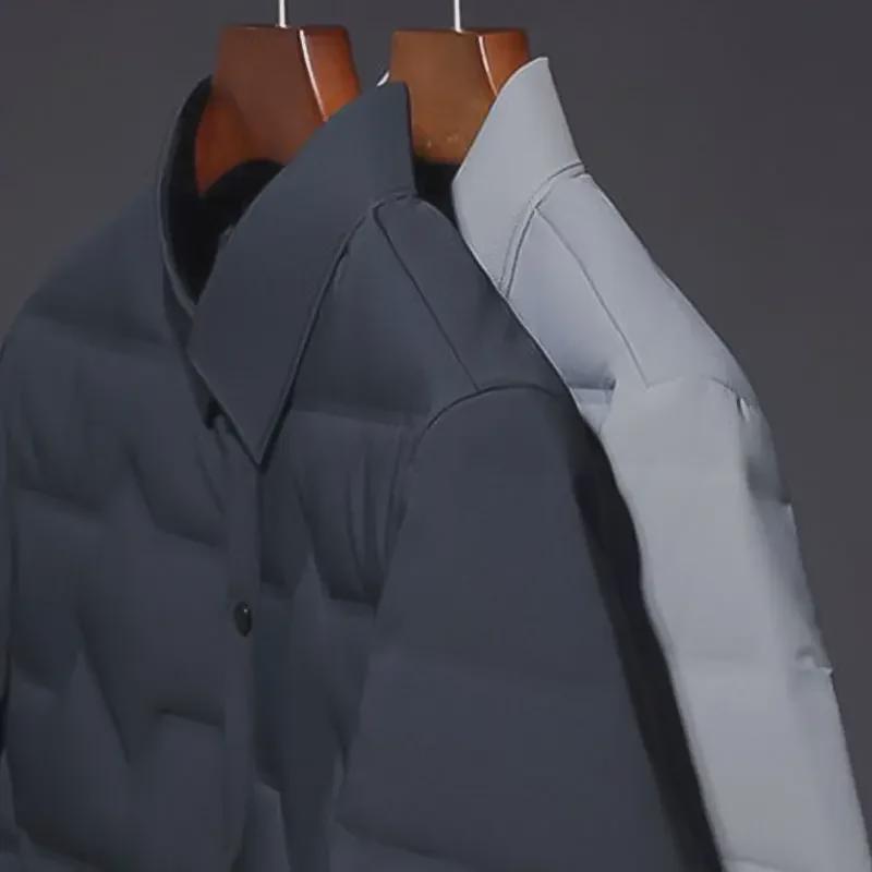 Мужская легкая куртка-пуховик в деловом стиле - теплая, короткая, на белом утином пуху, с воротником-стойкой