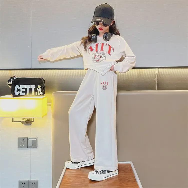 Модный комплект для девочек на весну/осень 2024 года: топ с надписью и повседневные брюки