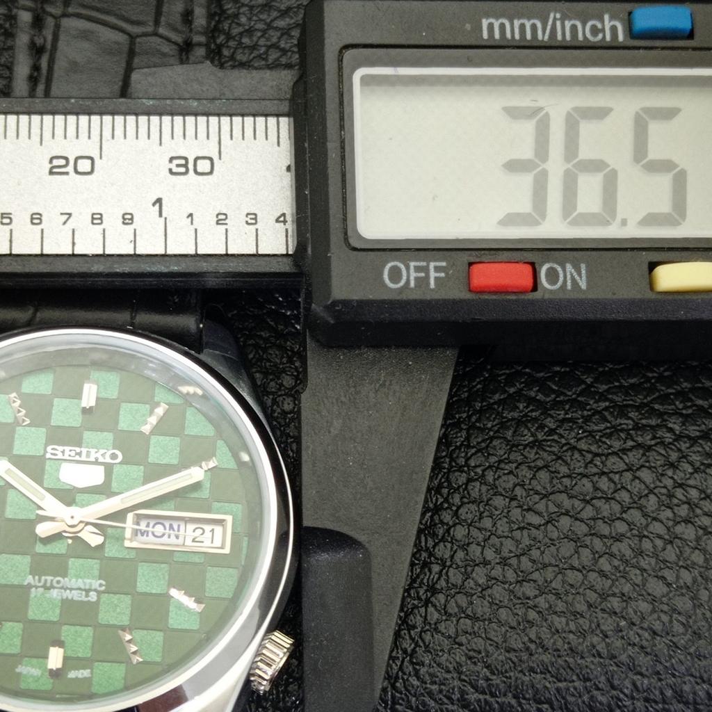 ВИНТАЖНЫЕ ВОССТАНОВЛЕННЫЕ ЧАСЫ SEIKO 5 АВТОМАТИЧЕСКИЕ ЯПОНСКИЕ МУЖСКИЕ ЧАСЫ С ЗЕЛЕНЫМ ЦИФЕРБЛАТОМ a440421-4