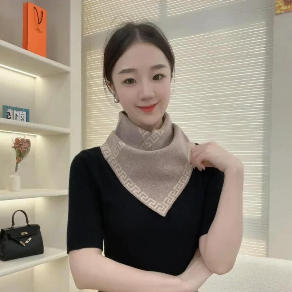 2025 Women's Versatile Silk Triangle Scarf: Warm Double-Sided Snood & Neck Warmer for Autumn/Winter