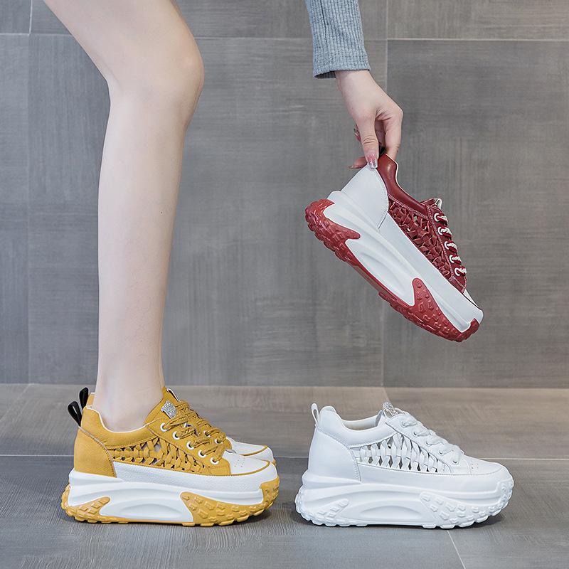 Летние женские повседневные белые сандалии 2024 года из дышащей ткани с низким верхом, толстой подошвой и внутренним подъемом пятки, из натуральной кожи, спортивный дизайн.