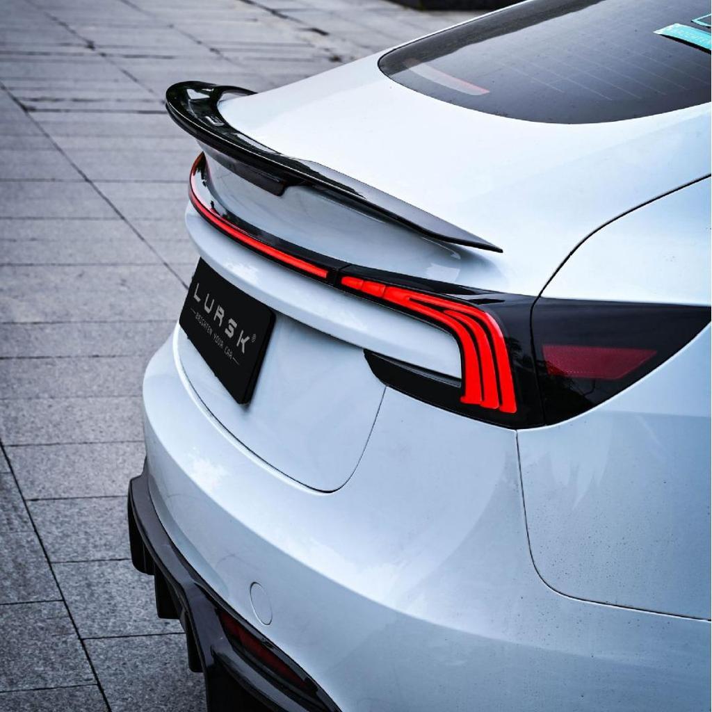 Совместимо с обновленным streamlined blade задним фонарем Tesla Model 3