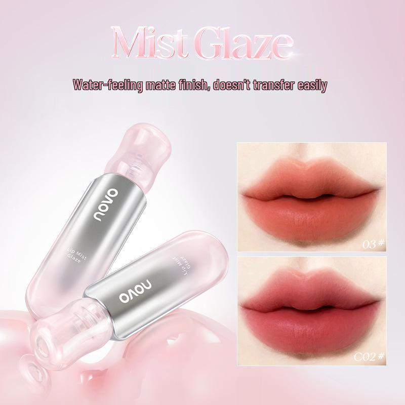 Novo Light Nude Водный спрей-блеск для губ: Шелковистая, гладкая текстура с натуральным, легко наносимым цветом, который придает губам сияние.