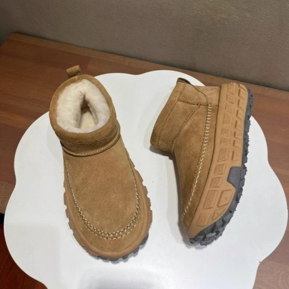 Fashion British Style Short Tube Snow Boots for Women In The Winter of With A Plush Tire Sole Design That Feels Comfortable and Warm