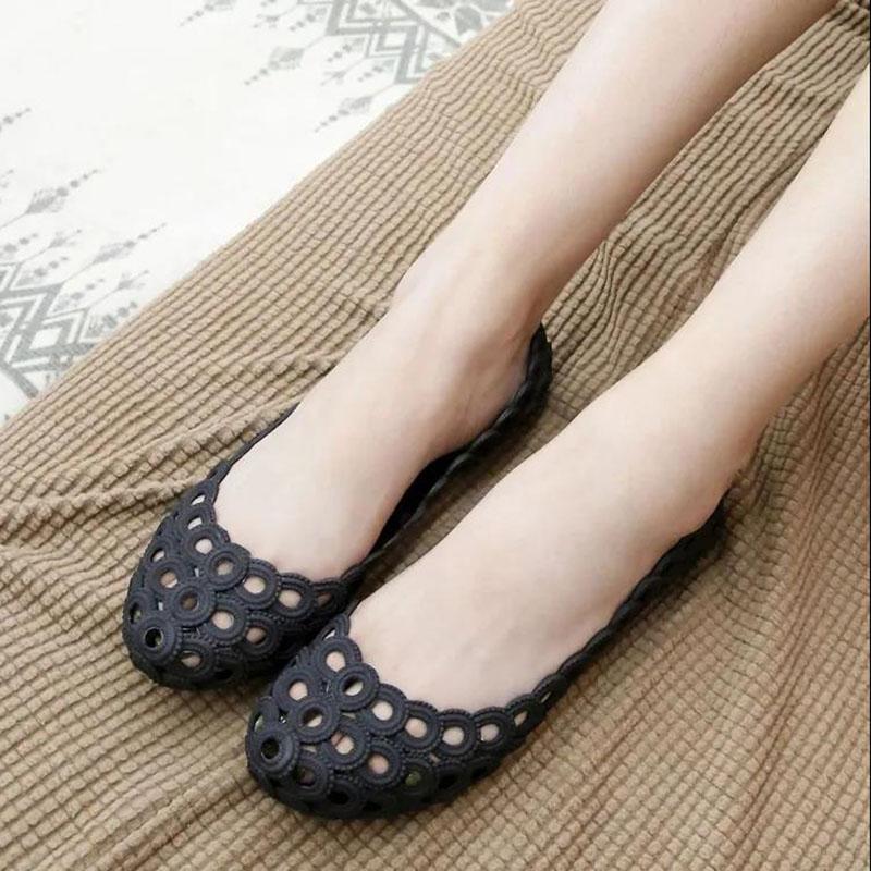Summer Hollow Nurse Jelly Shoes Ladies Non-slip Flat Beach Shoes Mother Hole Sandals
