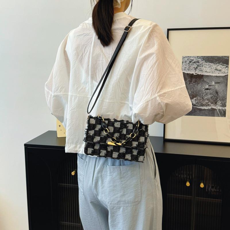 Модная средняя холщовая сумка с уникальной строчкой и кисточками