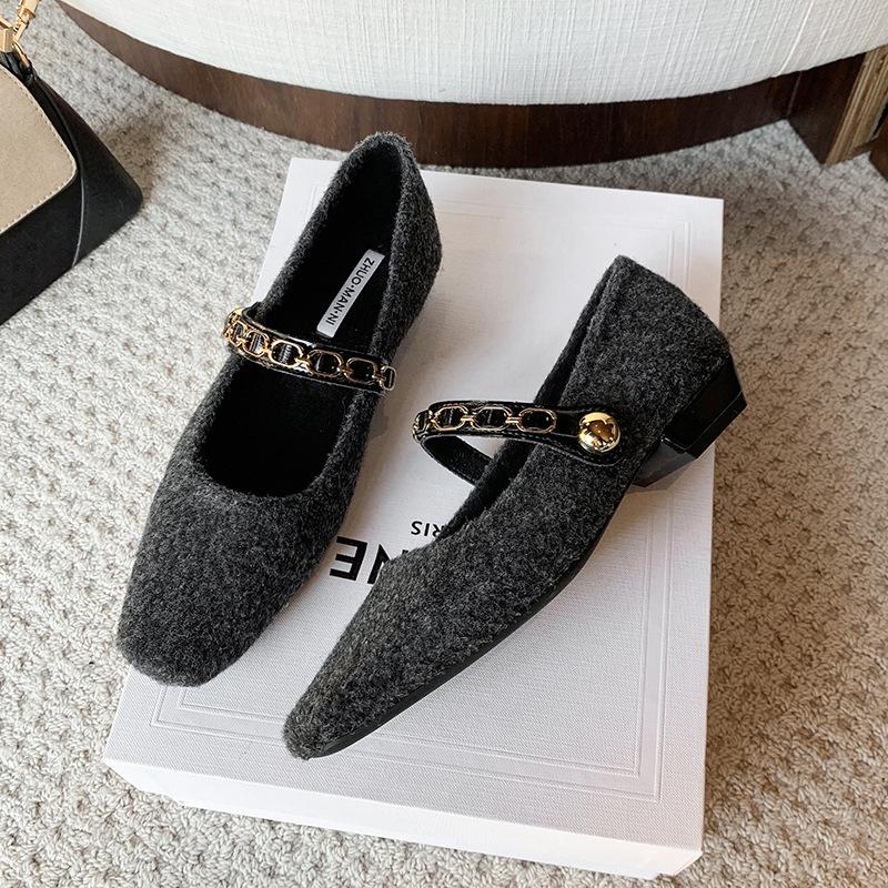 Французские туфли Мэри Джейн женские 2025 новые популярные весенне-летние с юбкой ремешок на одно слово низкий каблук одинарные туфли с открытым верхом маленькие кожаные туфли