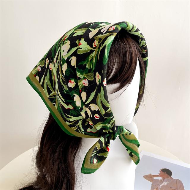 Дизайнерский велюровый квадратный шарф для женщин, шейный платок, галстук, модный маленький клетчатый шарф для волос на запястьях, новый платок, бандана 