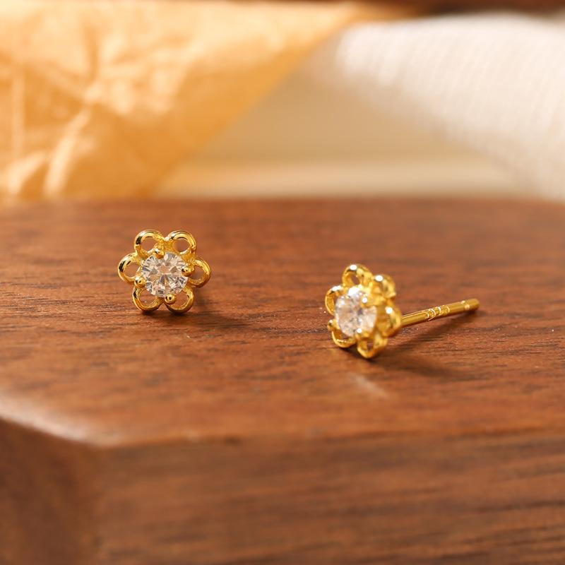 Миниатюрные милые серьги-цветочки. Модные универсальные и изысканные серьги. Подарок на день рождения для вашей лучшей подруги или девушки.