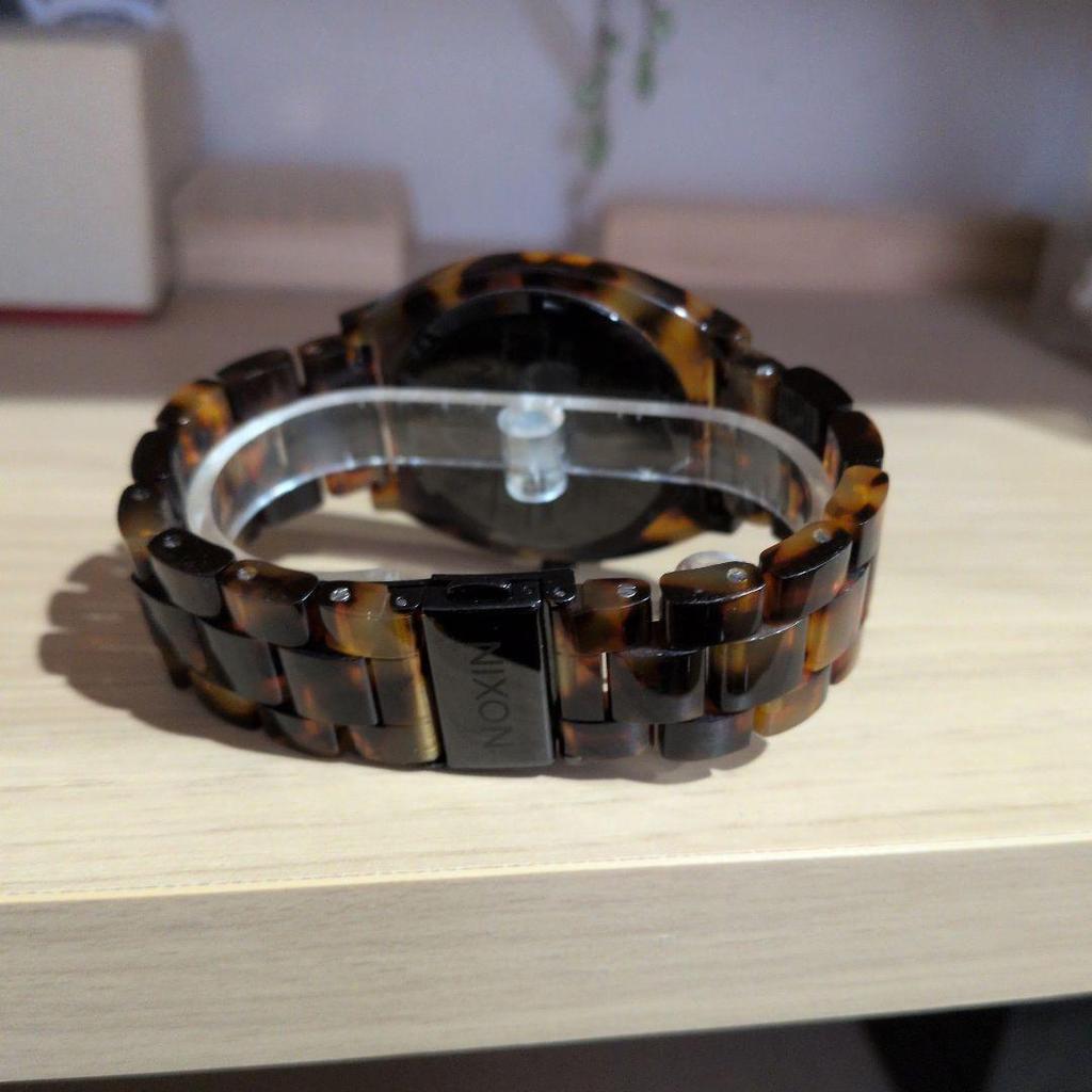 Б/у NIXON Черепаховый узор