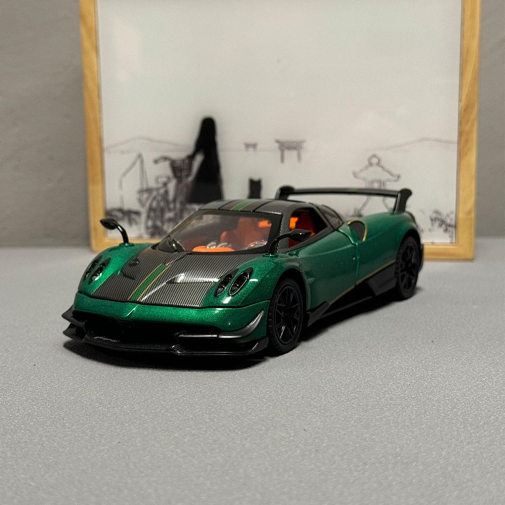 1:Модель автомобиля Pagani Huayra из сплава в масштабе 1:24 с ретро-механизмом оттяжки, идеальный подарок для детей, фанатов гонок, а также для коллекционирования и демонстрации