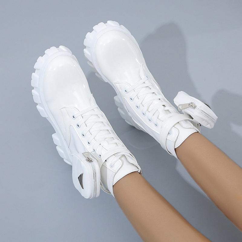 Женская модная обувь, черные мотоциклетные ботинки «Мартенс» на платформе в стиле панк, туфли на массивном каблуке со шнуровкой и пряжкой, карманы, туфли из искусственной кожи