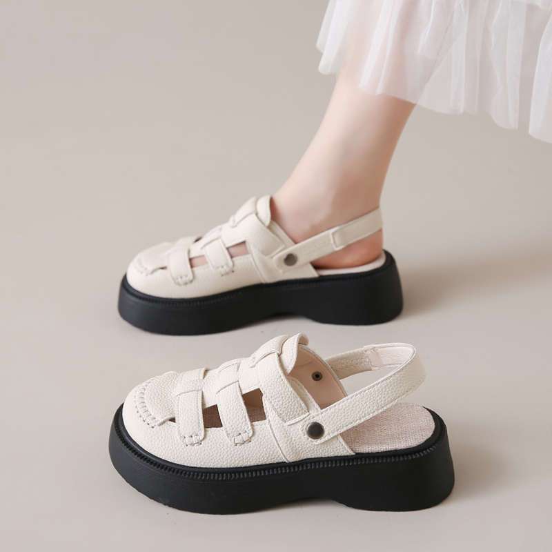 2024 Женские сандалии Лето Новая мода Мягкая кожа Baotou Женские ретро полые толстые подошвы плетеные удобные пляжные тапочки