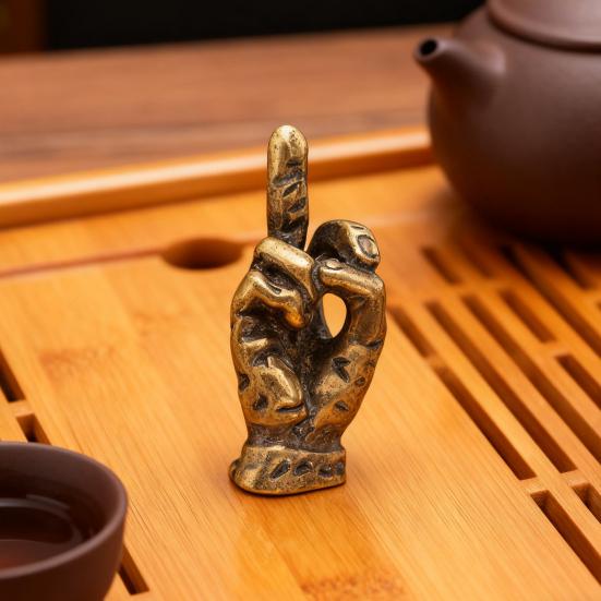 Юшенг Фигурка Среднего Пальца Латунь Золото Отдельно Стоящая Скульптура Руки Медь Средний Палец Карманный Талисман на Удачу для Дома Полка Стол Декор