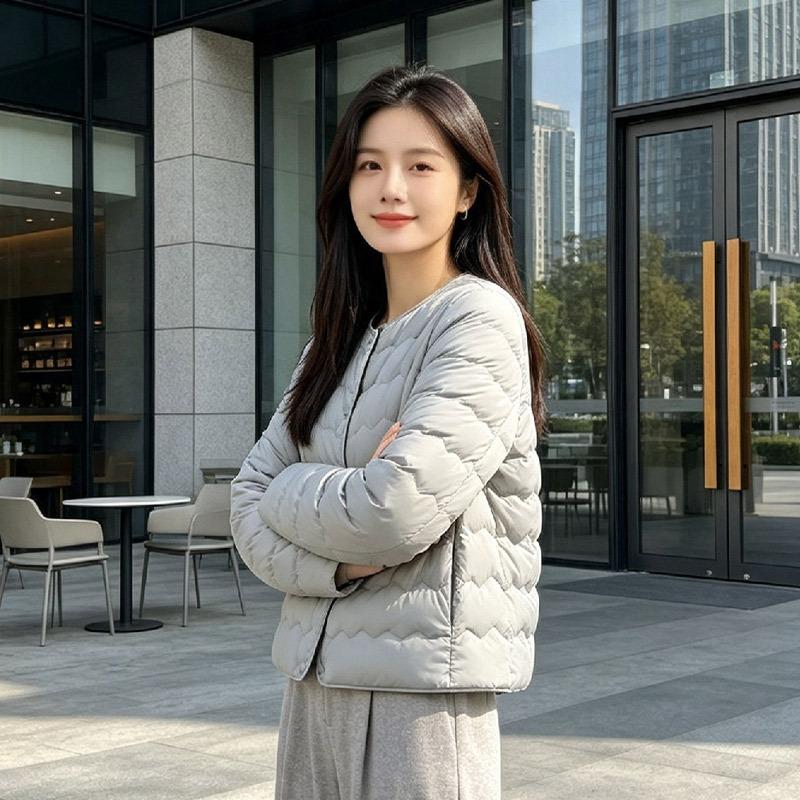 Light down jacket women's new winter fashion, light and warm white duck down small short coat