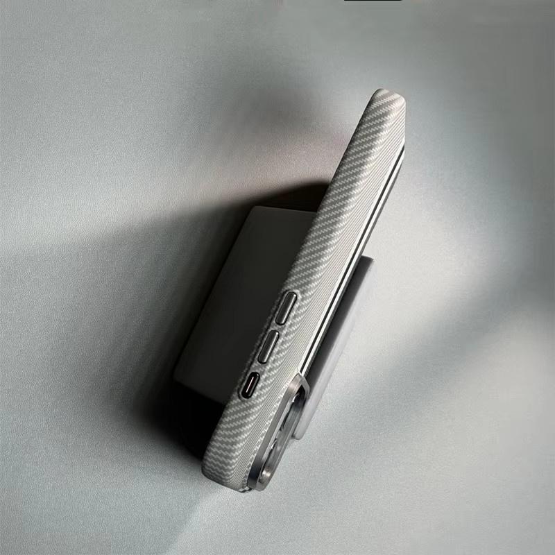Новый Чехол для Телефона из Углеродного Волокна с Беспроводной Зарядкой MagSafe для iPhone 14 15 16 Pro Max 15Pro 13 12 Сплавленная Линза Контрастный Цвет Жесткий PC Бронированный Чехол