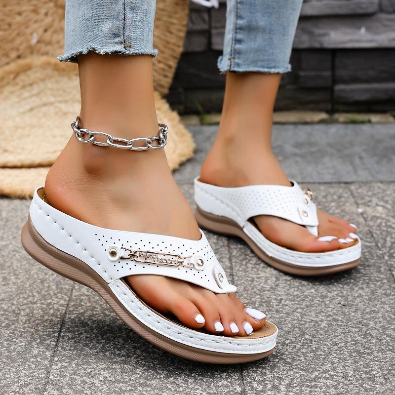 Fashion 2025 Summer New Plus Size Women’s Flip Flops Slippers Outdoor Casual Wedges Metal Decoration Sandals for Daily Beach Slippers