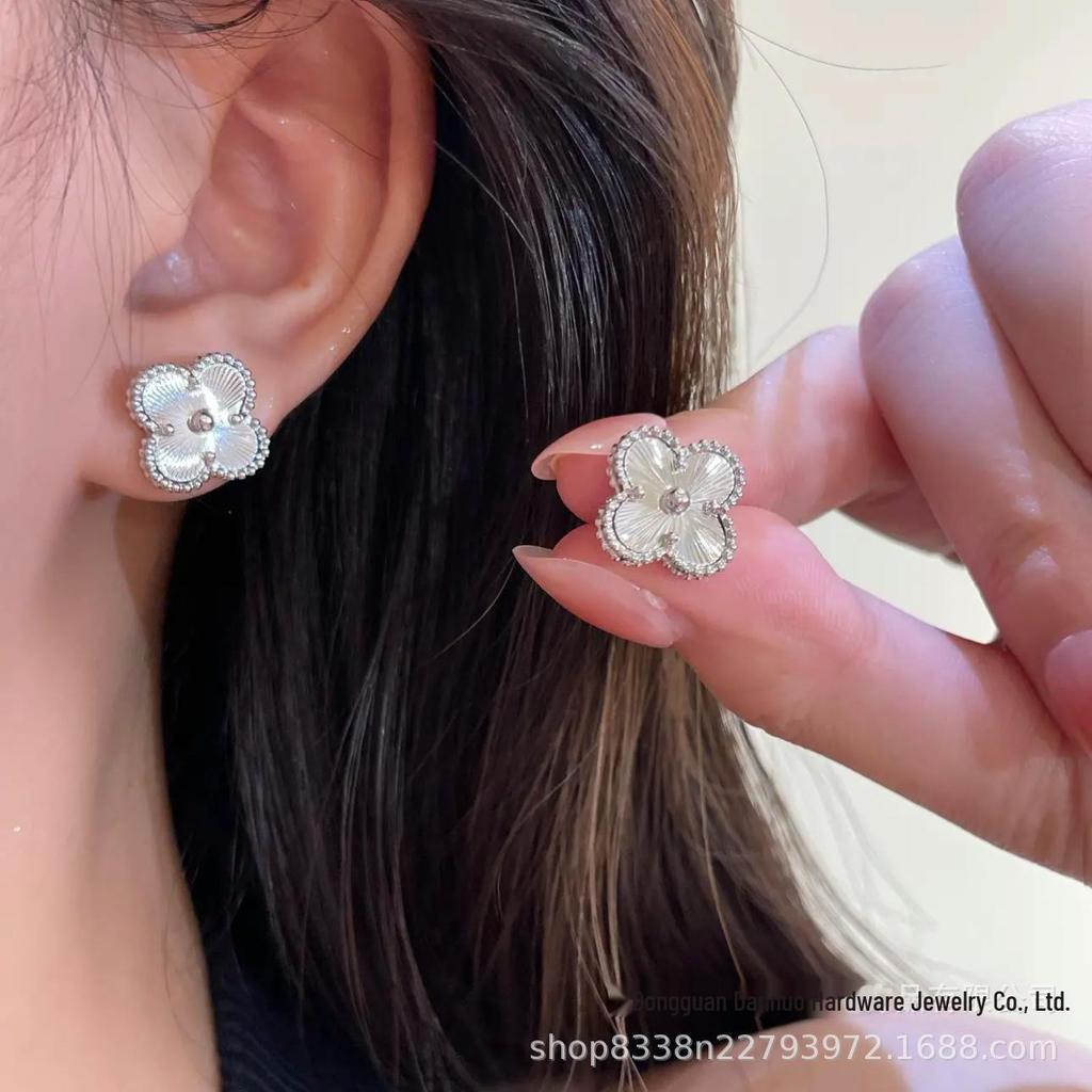 Трендовое женское ожерелье на ключицу с четырехлистным клевером 2023 года — стильный и уникальный дизайн