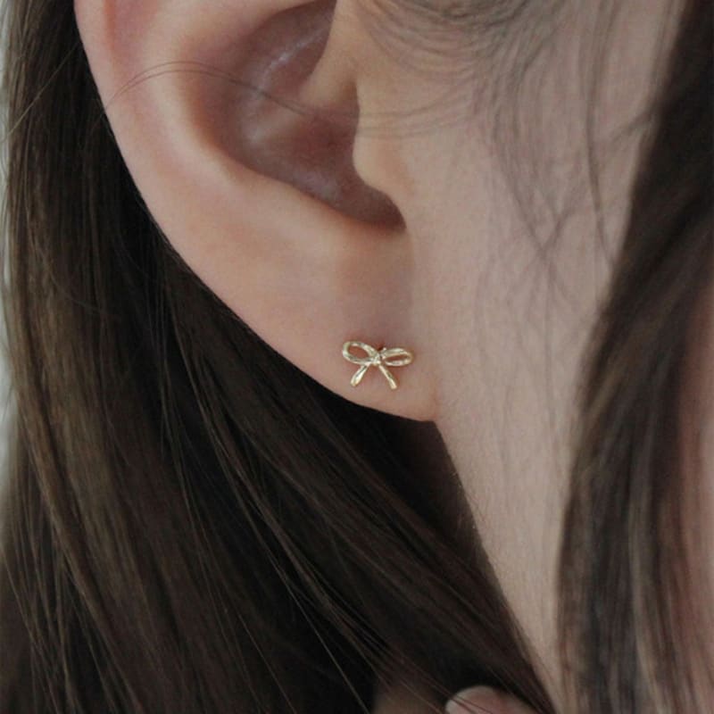 youngglow 14k line ribbon piercing