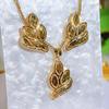 CMM 2PCS Retro Palace Jewelry Set Golden Leaf Shape Brushed Craft Clavicle Chain Pendant Necklace Earrings Women's Party Jewellery Accessories