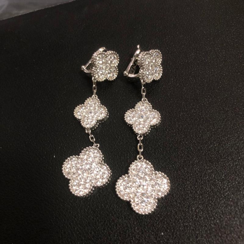 Boutique Three Flowers Size Flower Earrings Four-leaf Clover Earrings Clip 18k Light Luxury Ins Design Fashion Hundred with Earrings