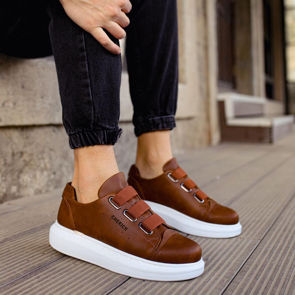 Chekich Мужская обувь Кроссовки белого цвета из искусственной кожи Летний сезон на резинке Удобные модные спортивные легкие дышащие CH253