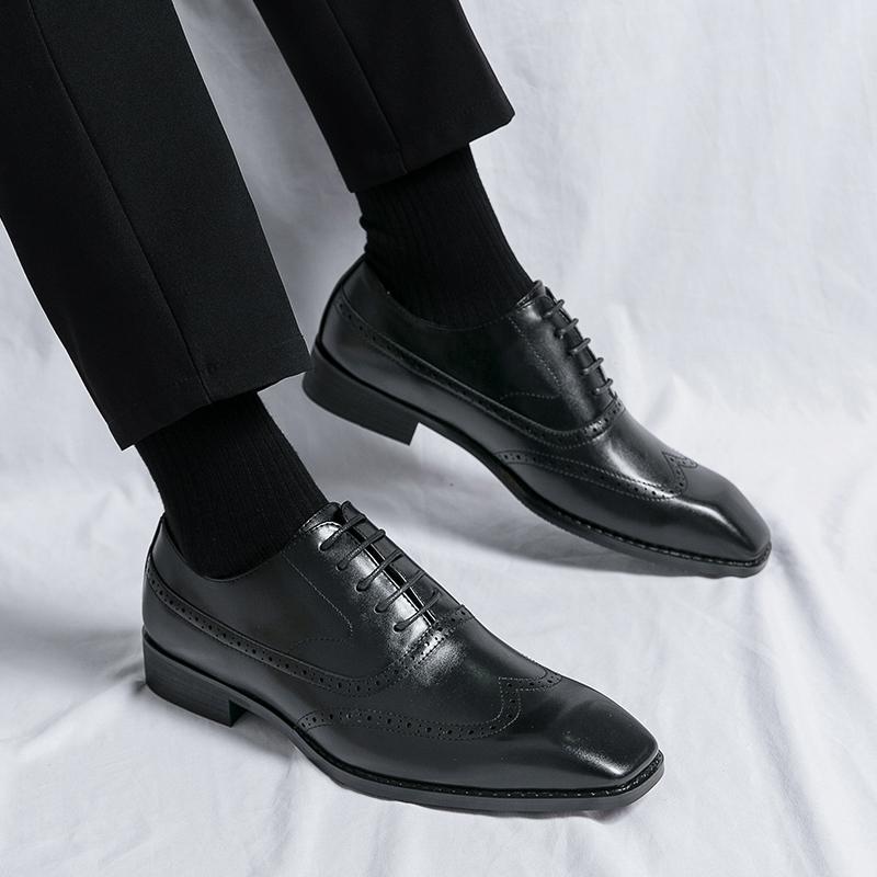 2024 New Men Classic Retro Lace Up Oxfords Shoes Men Pointed Business Dress Office Leather Shoes Men Fashion Wedding Party Shoes