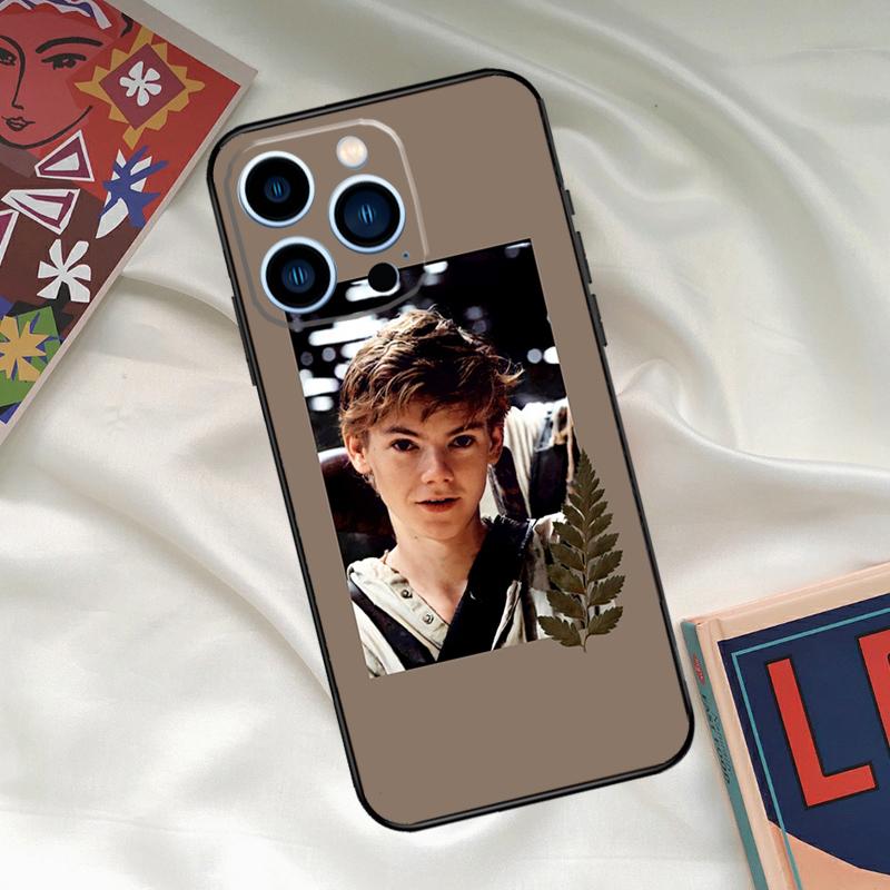 Чехол для телефона The Maze Runner Ньюта Для iPhone 15 14 12 11 13 16 17 Pro Max 15 16 Plus 13 Mini 16e 17 Air Funda Cover