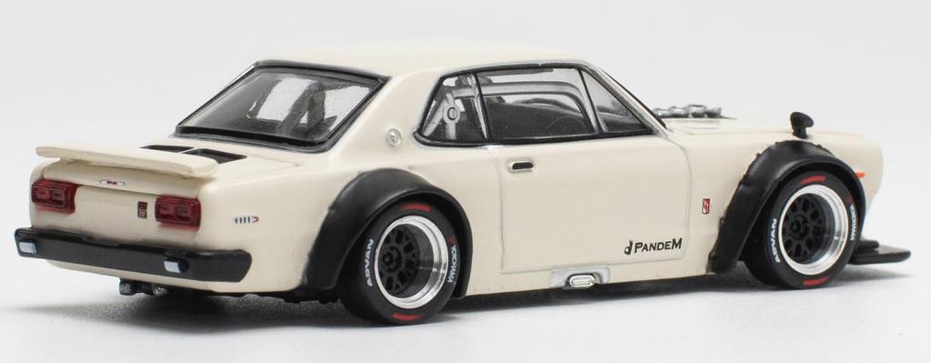 POP RACE SKYLINE V8 DRIFT WHITE готовый продукт 1/64 GT-R