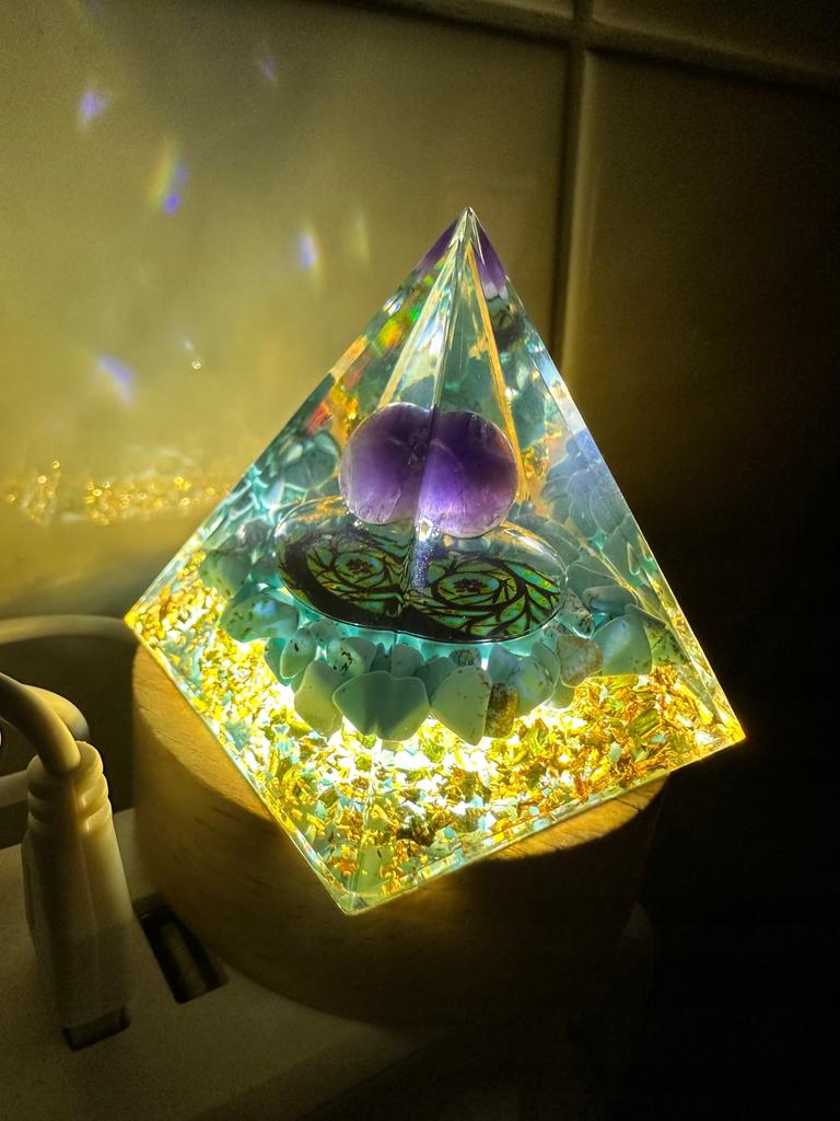 Orgonite Pyramid + LED Lamp Base 5cm Crystal Stones Amulet 5cm Hx08