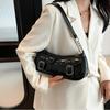 Стильная женская сумка подмышку однотонного цвета Элегантная черная сумка на плечо в стиле стимпанк с регулируемым ремешком-цепочкой Идеально подходит для повседневного использования KTY