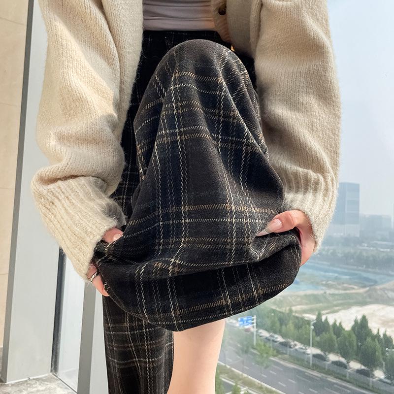Women's Retro High-Waist Wool Plaid Pants - Contrast Color, Wide-Leg, Floor-Length, Velvet-Lined for Autumn/Winter 2024