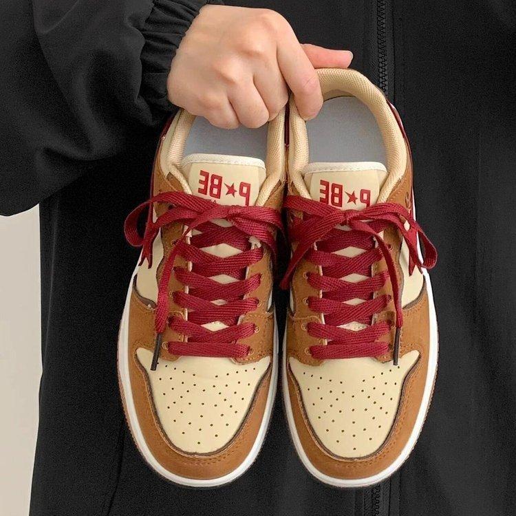 Autumn New Maillard Style 2024 Sports Board Shoes Women's Brown Stars Niche Original Versatile Hong Kong Style White Shoes