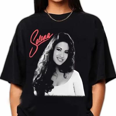 Selena Quintanilla Винтажная Графическая Футболка Унисекс С Коротким Рукавом Черная с Розово-Белым Принтом Повседневная Футболка с Круглым Вырезом