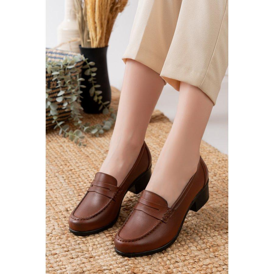 Женская удобная повседневная обувь из натуральной кожи на низком каблуке