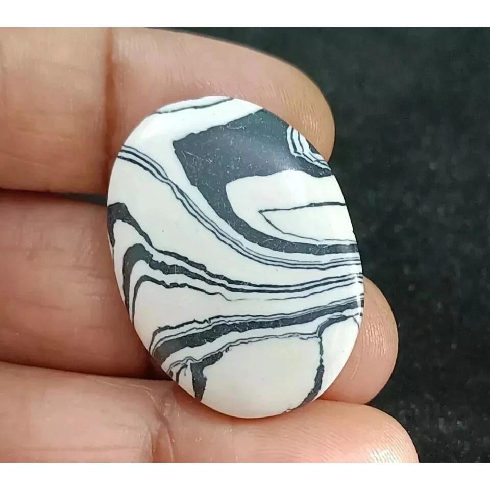 Beautiful Natural White Turquoise Web Arizona Spider 26-28 Ct Oval Cut Gemstone
