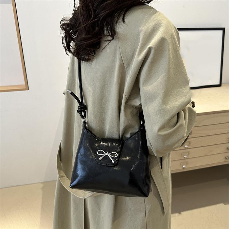 Trendy New Design Bow Armpit Handbag Solid Color PU Leather Bowknot Underarm Bag Sweet Women's Crossbody Bag CLE