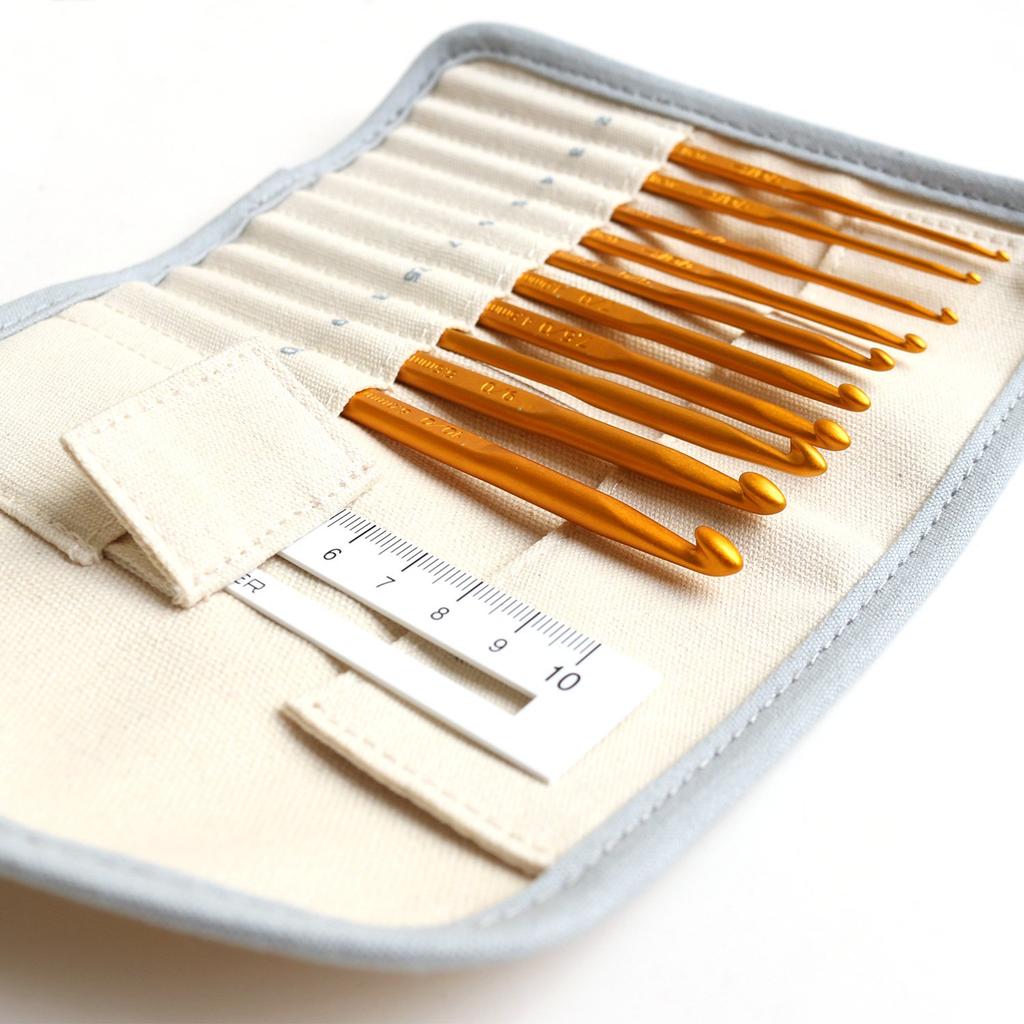 Clover Crochet Hook 10 crochet 3 tapestry mini knitting crochet hook case Set hooks, needles, scissors, gauge, (43-405)