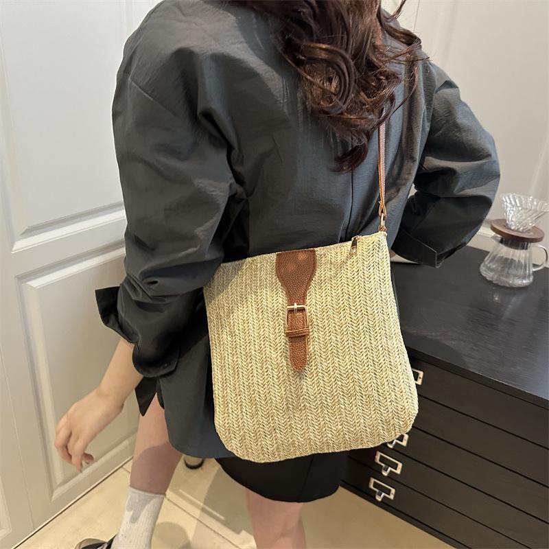 Niche Commuter Messenger Bag Mobile Phone Bag Women's Bag Large Capacity Seaside Leisure Beach Bag Versatile Straw Bag Shoulder Bag