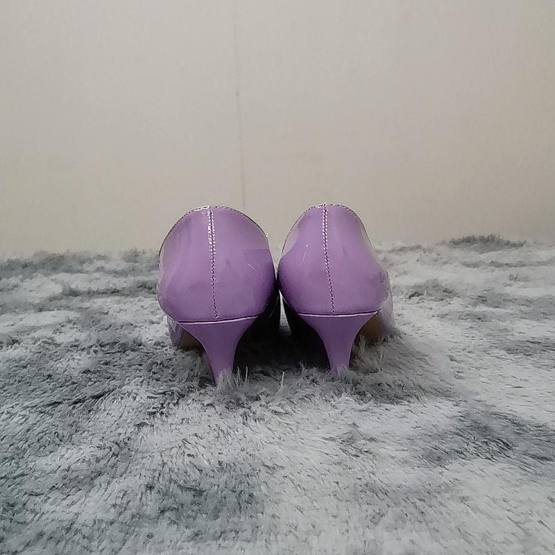 Классические пикантные женские туфли-лодочки с острым носком на низком среднем каблуке, весеннее свадебное платье брендового дизайна