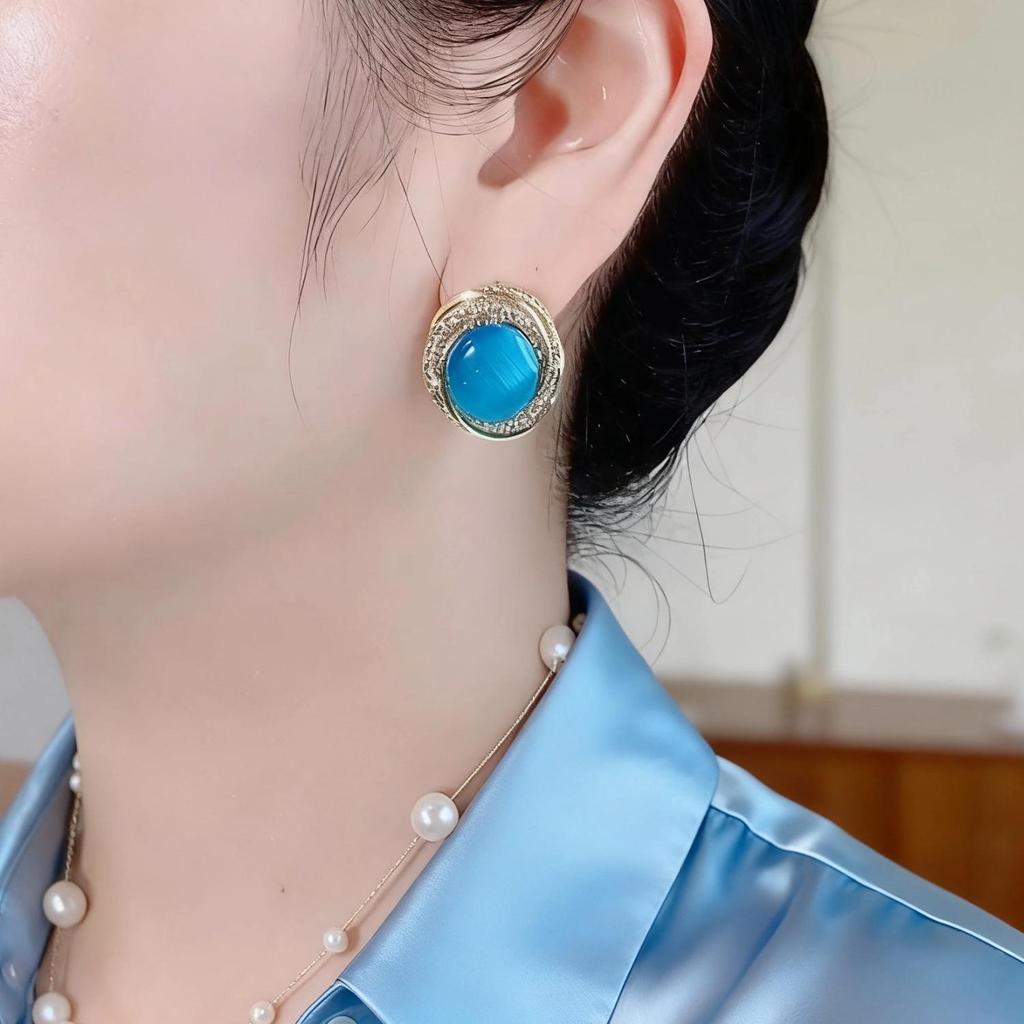 Геометрические серьги Мики с шипами и камнем «Кошачий глаз»: Стильный, Классический и Свежий.