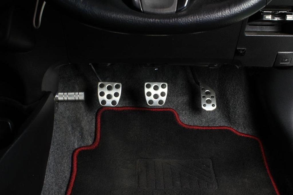 Подножка NEOPLOT NEO NP71220 Регулируемая левая позиция для МКПП Toyota Vitz Серебристый - (NCP131/9#)/Филдер (НЗЕ161)/Пробокс