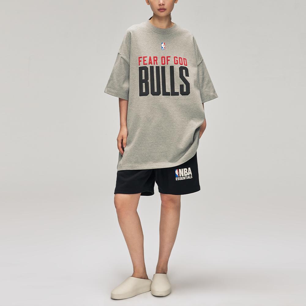 Fear of God Essentials Футболка Bulls 90-х Бетонно-серый Мужские Топы Серый 125NB252006F