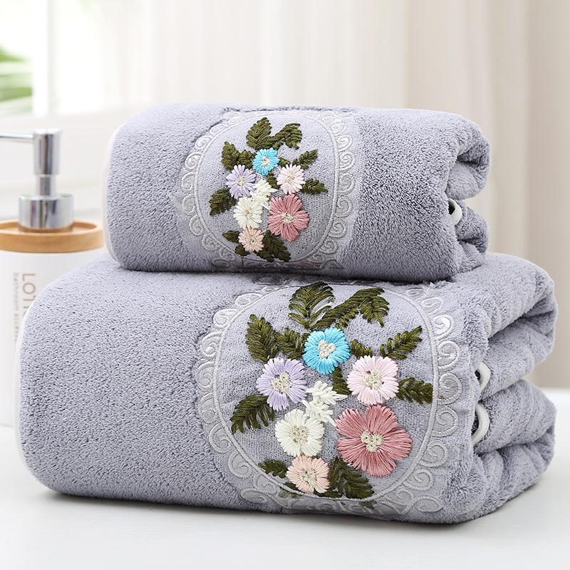 Soft and Absorbent Bath Towel with Embroidered Floral Pattern