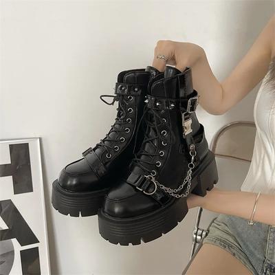 Модные женские ботильоны до щиколотки Новые готические туфли на платформе Модные туфли-панки с пряжками, молниями и заклепками Клинья Высокие каблуки Женские ботинки Вечеринка Уличная женская обувь