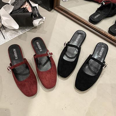 Летние новые стильные корейские шлепанцы с вырезами, женские популярные модные повседневные пляжные тапочки с золотой пряжкой на плоской подошве